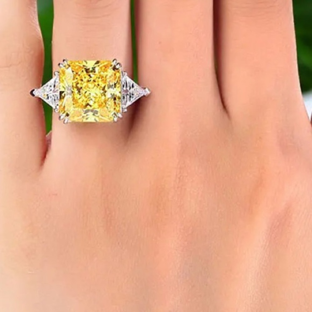 18k 6.5ct Canary Ring - Picture 10 of 15